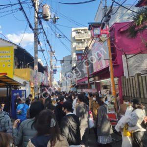 激混み土日の生野コリアンタウン